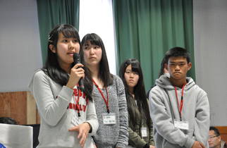 発言する近藤さん